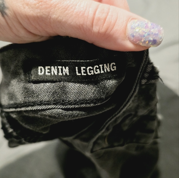 Bullhead black Denim skinny jeans. Size 7 - Picture 3 of 6